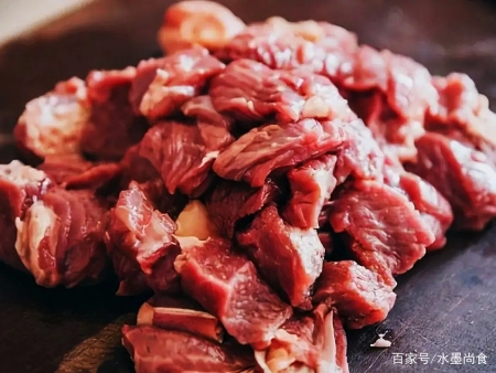 炖牛肉时，记住“2放3窍门”，牛肉软嫩鲜香不塞牙，熟烂又入味(炖牛肉怎样做不腥而且好吃)
